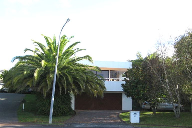 Photo of property in 15 Perendale Close, Somerville, Auckland, 2014