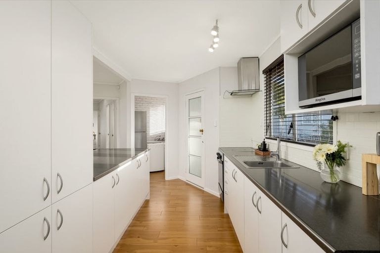 Photo of property in 5 Mckinley Road, Sunnyvale, Auckland, 0612