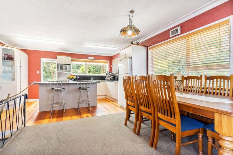 Photo of property in 36 Cascades Road, Pakuranga Heights, Auckland, 2010