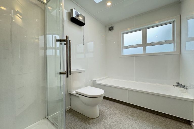 Photo of property in 1/3 Torwood Road, Khandallah, Wellington, 6035