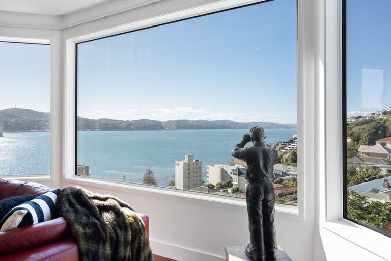 Photo of property in 5 Bayview Terrace, Oriental Bay, Wellington, 6011