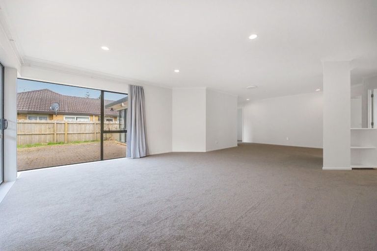 Photo of property in 119 Burswood Drive, Burswood, Auckland, 2013