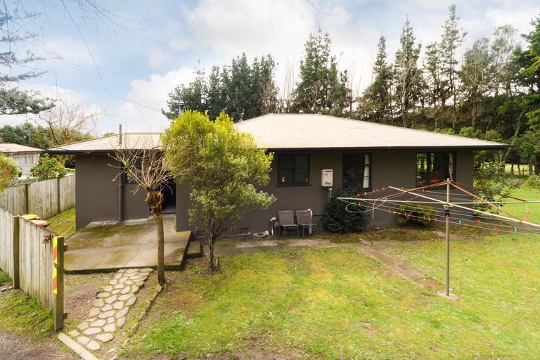 Photo of property in 19 Hewitts Road, Linton, Palmerston North, 4472