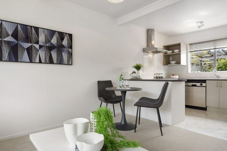 Photo of property in 1/29 Gordon Avenue, Forrest Hill, Auckland, 0620