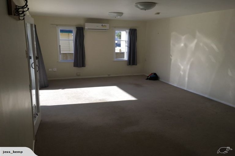 Photo of property in 17b Trent Street, Island Bay, Wellington, 6023
