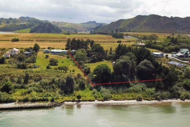 Photo of property in 21 Koutu Point Road, Opononi, Kaikohe, 0473