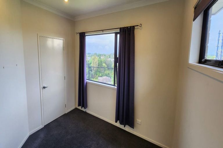 Photo of property in 12 Lemont Place, Westown, New Plymouth, 4310