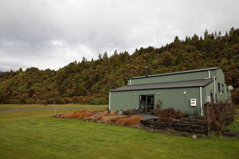 Photo of property in 670 Kumara-inchbonnie Road, Dunganville, Kumara, 7875