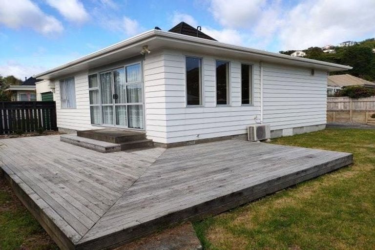 Photo of property in 21c Beauchamp Street, Tawa, Wellington, 5028