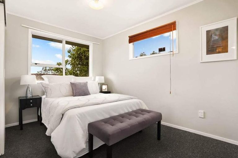 Photo of property in 20 Trias Road, Totara Vale, Auckland, 0629