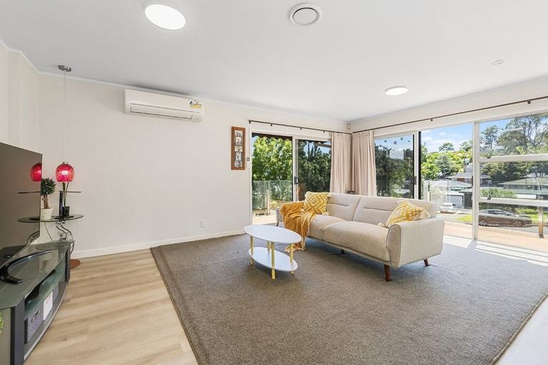 Photo of property in 3 Vari Place, Bayview, Auckland, 0629