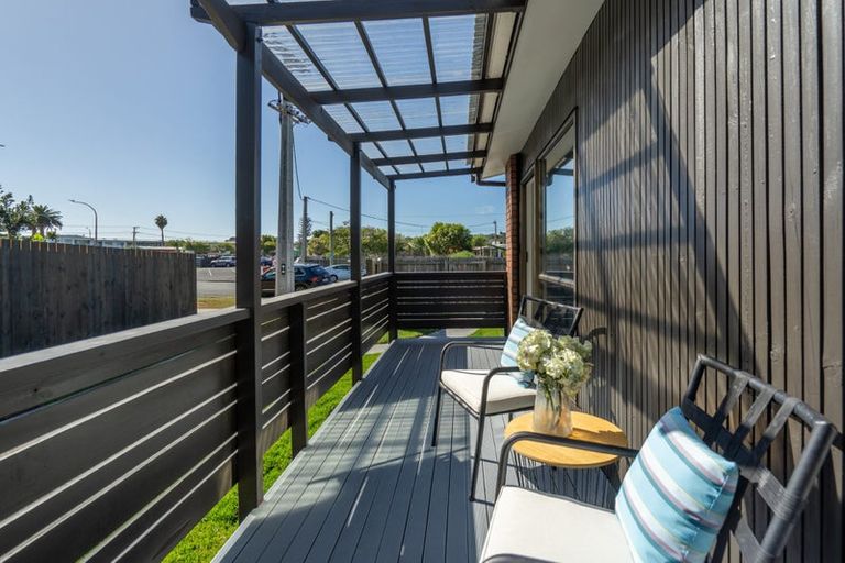 Photo of property in 1/11 Woodlands Crescent, Browns Bay, Auckland, 0630