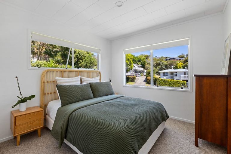 Photo of property in 18 William Hadlow Place, Hatfields Beach, Orewa, 0931