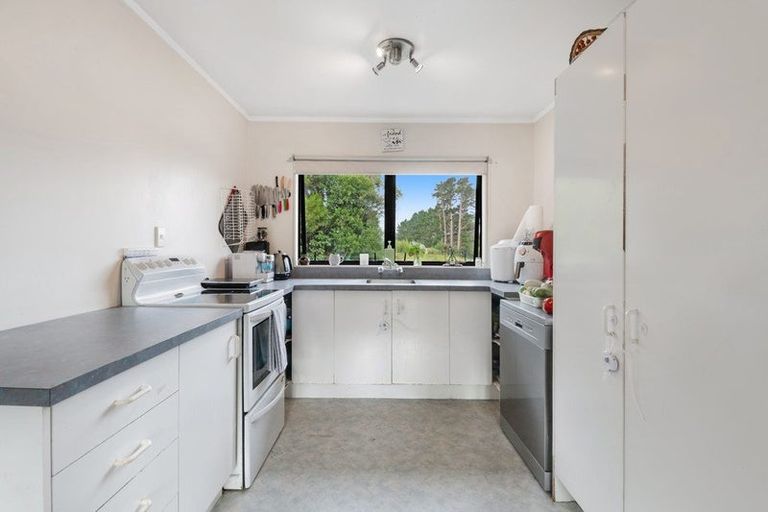 Photo of property in 786 South Head Road, South Head, Helensville, 0874