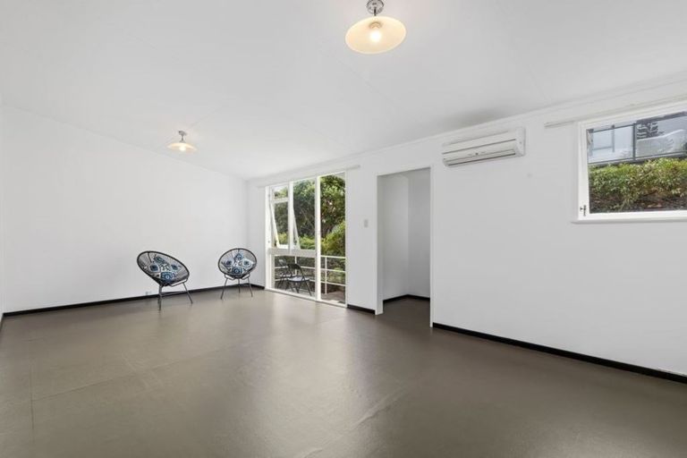 Photo of property in 2/345 Muritai Road, Eastbourne, Lower Hutt, 5013