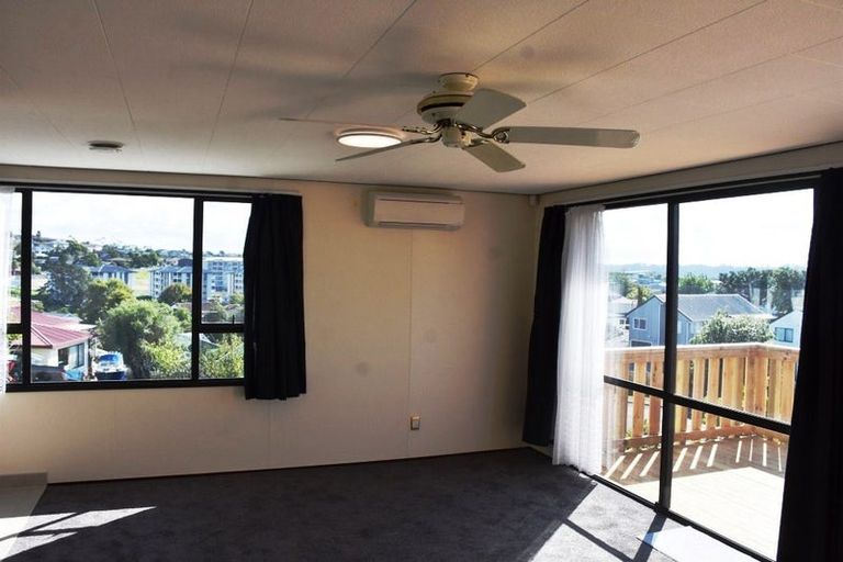 Photo of property in 2b Grenadine Place, Unsworth Heights, Auckland, 0632