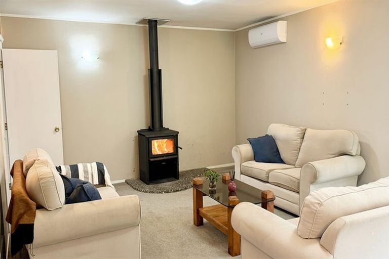 Photo of property in 19 Mappin Place, Chatswood, Auckland, 0626