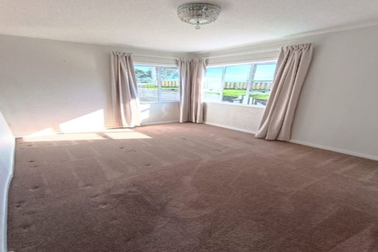 Photo of property in 1/57 Deep Creek Road, Waiake, Auckland, 0630