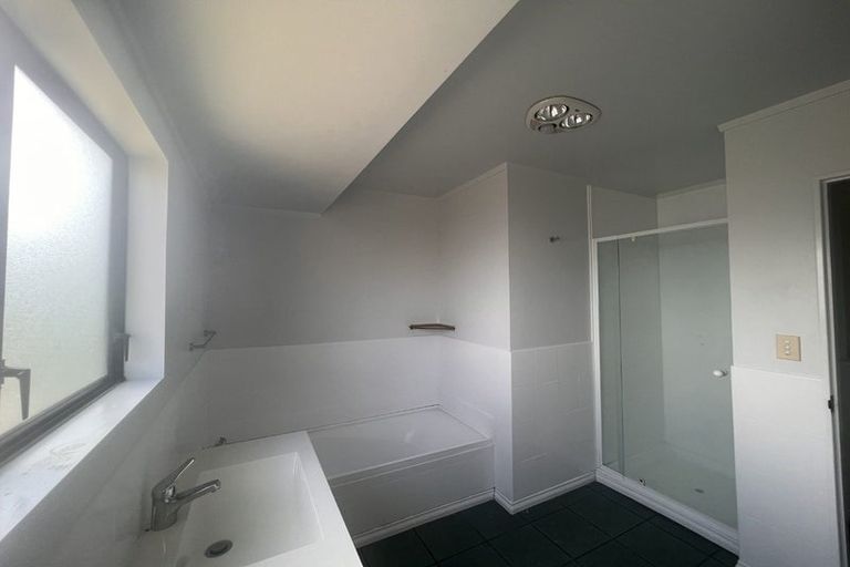 Photo of property in 17 Jasmine Grove, Maungaraki, Lower Hutt, 5010