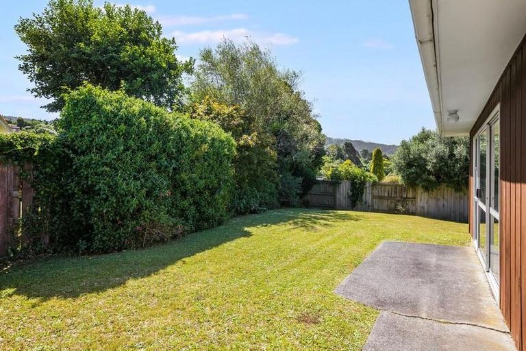 Photo of property in 15a Mckeefry Grove, Tawa, Wellington, 5028