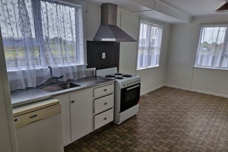 Photo of property in 2/2 Wynyard Street, Bell Block, New Plymouth, 4312