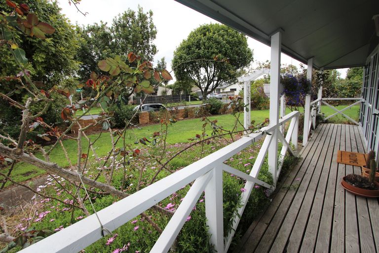 Photo of property in 1 Tington Avenue, Wattle Downs, Auckland, 2103