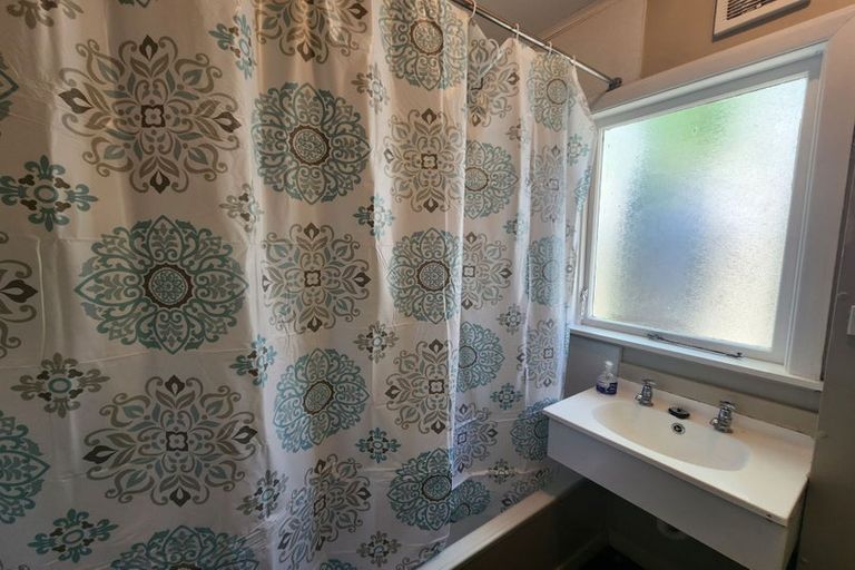 Photo of property in 7a Hampshire Street, Cannons Creek, Porirua, 5024