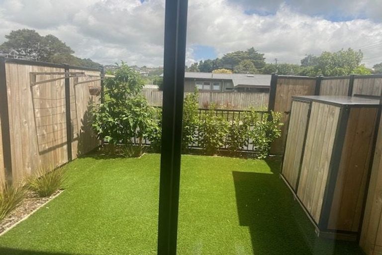Photo of property in 3/172 Don Buck Road, Massey, Auckland, 0614