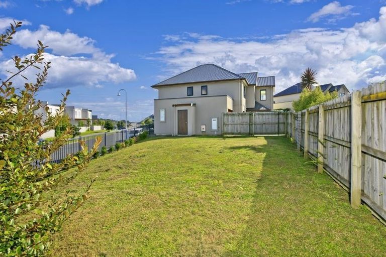 Photo of property in 20 Sonoma Crescent, Oteha, Auckland, 0632
