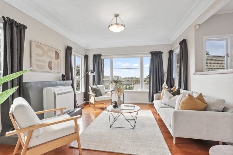 Photo of property in 90 Woodglen Road, Glen Eden, Auckland, 0602