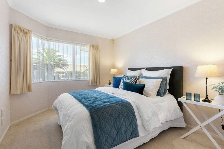 Photo of property in 10 Yarlside Place, Northpark, Auckland, 2013