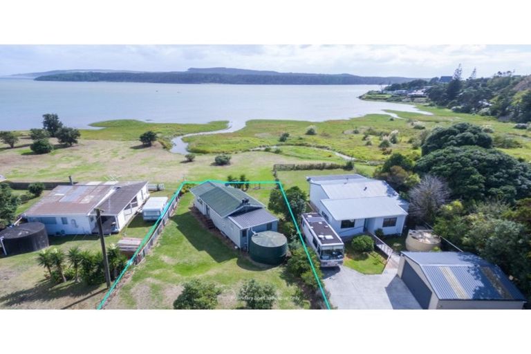 Photo of property in 64 Maunsell Road, Port Waikato, Tuakau, 2695