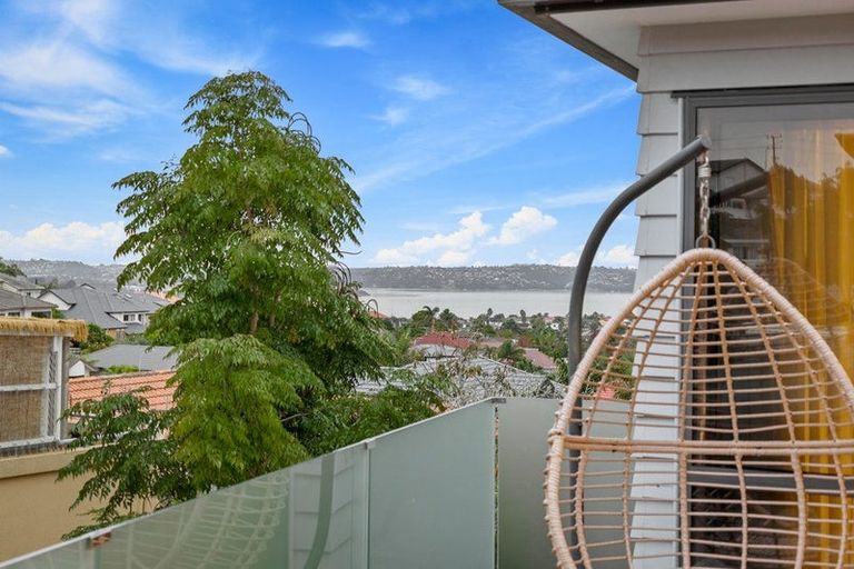 Photo of property in 26a Bernleigh Terrace, West Harbour, Auckland, 0618