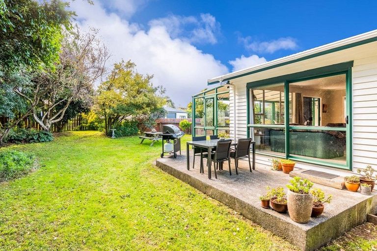 Photo of property in 37 Te Kupe Road, Paraparaumu Beach, Paraparaumu, 5032