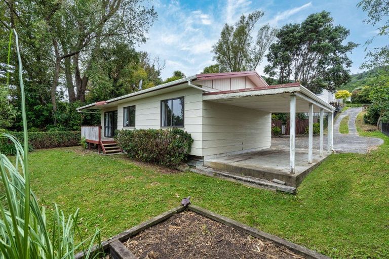 Photo of property in 52b Seddon Street, Waikanae, 5036