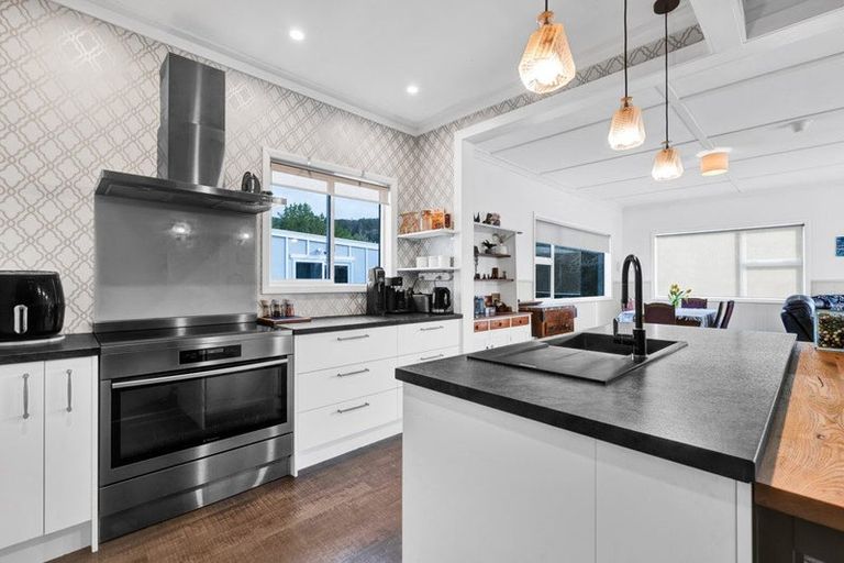 Photo of property in 34 Kawei Road, Ohawe, Hawera, 4671