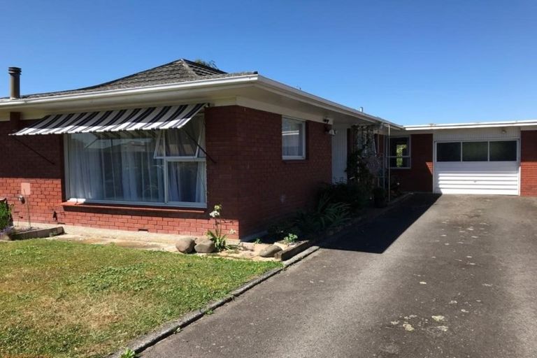 Photo of property in 2/102 Sandwich Road, St Andrews, Hamilton, 3200