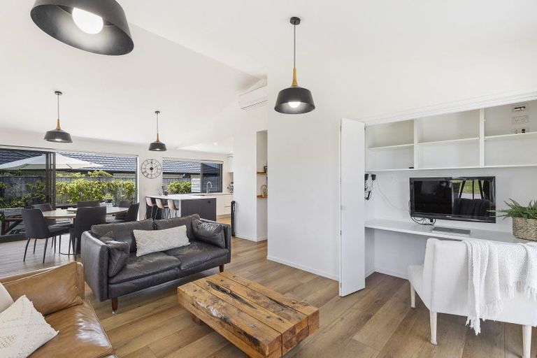 Photo of property in 22 Keene Drive, Bell Block, New Plymouth, 4312