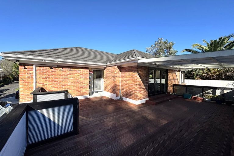 Photo of property in 20 Godley Road, Green Bay, Auckland, 0604