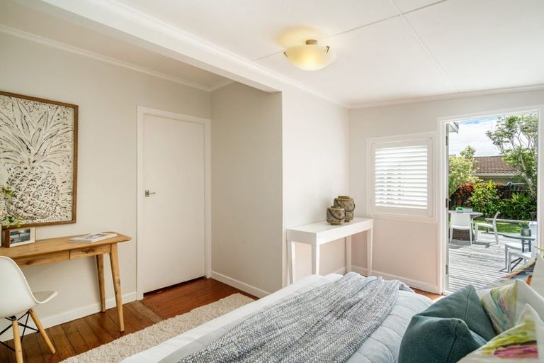 Photo of property in 42a Old Lake Road, Narrow Neck, Auckland, 0624