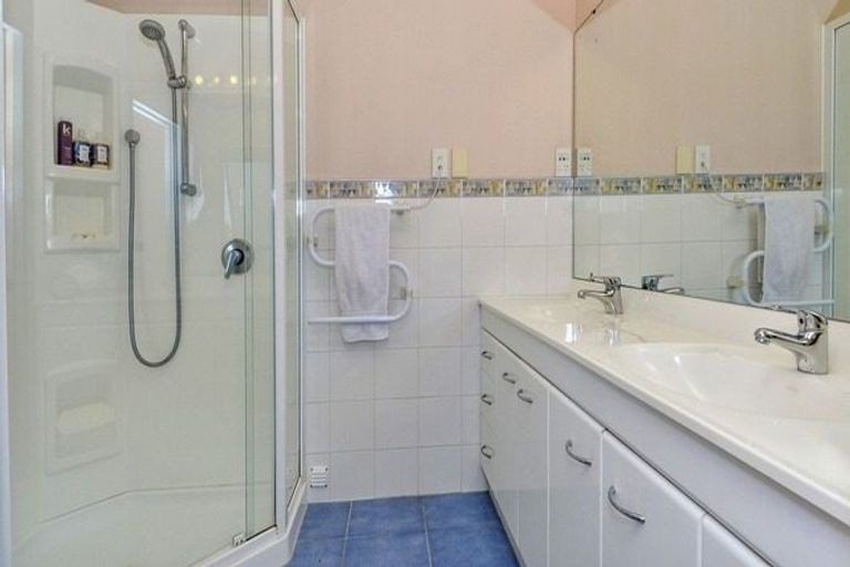 Photo of property in 5 Phoebe Meikle Place, Torbay, Auckland, 0630