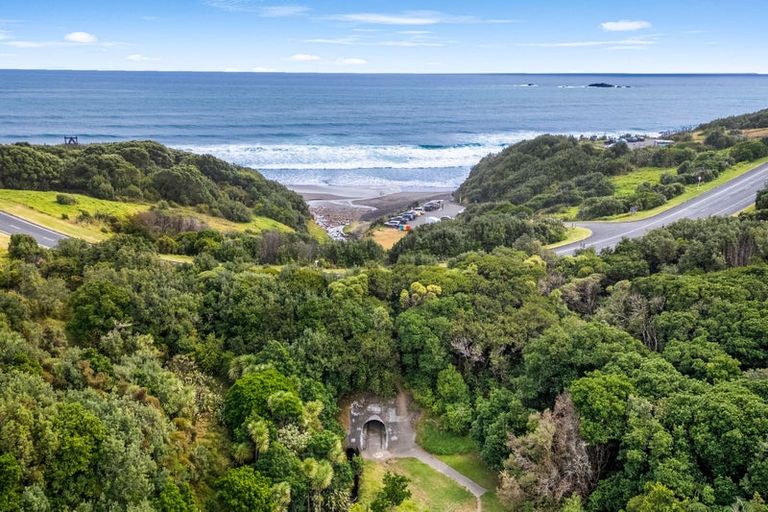 Photo of property in 40 Herekawe Drive, Spotswood, New Plymouth, 4310