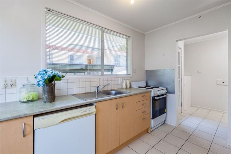 Photo of property in 1/11 Cassia Place, Sunnynook, Auckland, 0620
