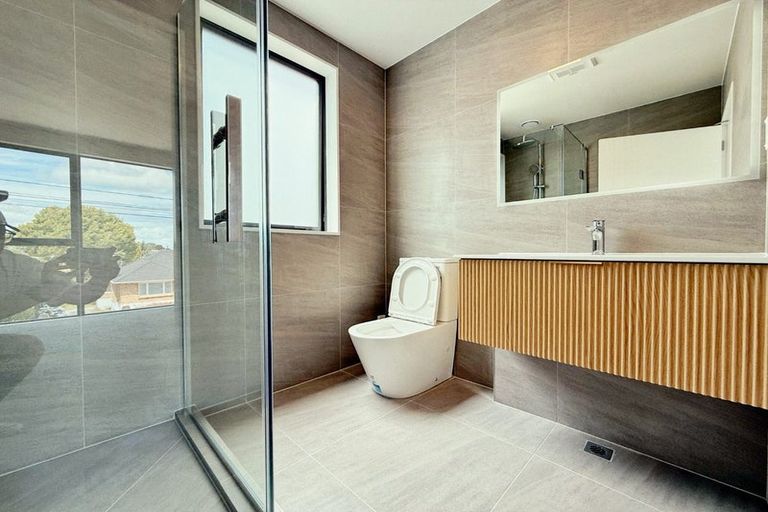 Photo of property in 4a Roberts Road, Matakatia, Whangaparaoa, 0930