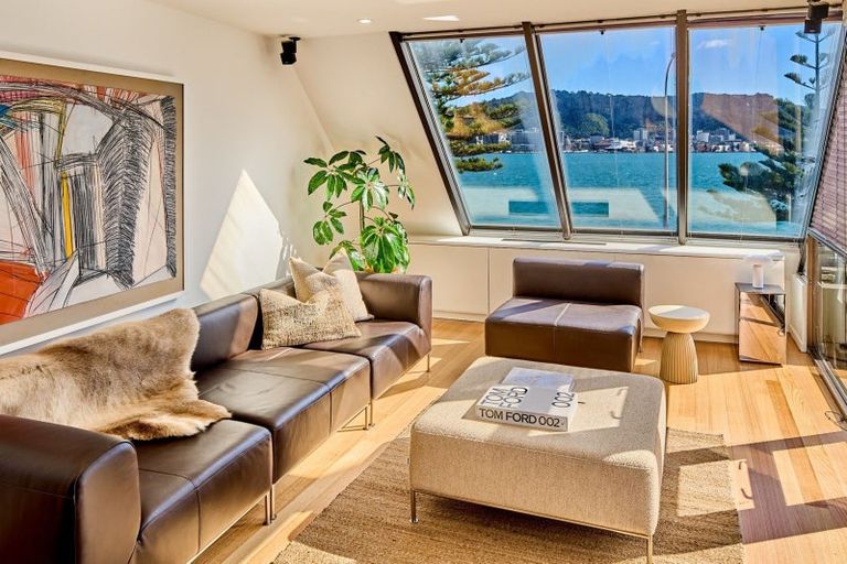 Photo of property in 2/326 Oriental Parade, Oriental Bay, Wellington, 6011