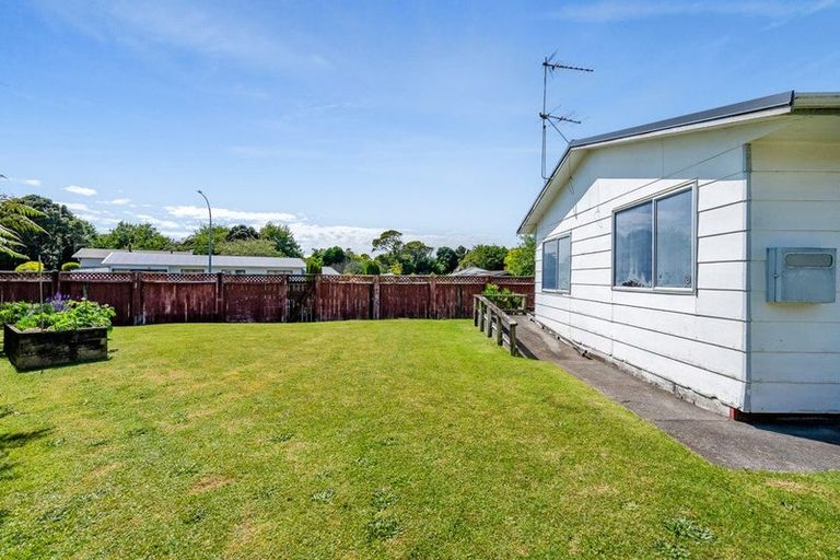 Photo of property in 19 Camellia Avenue, Bell Block, New Plymouth, 4312