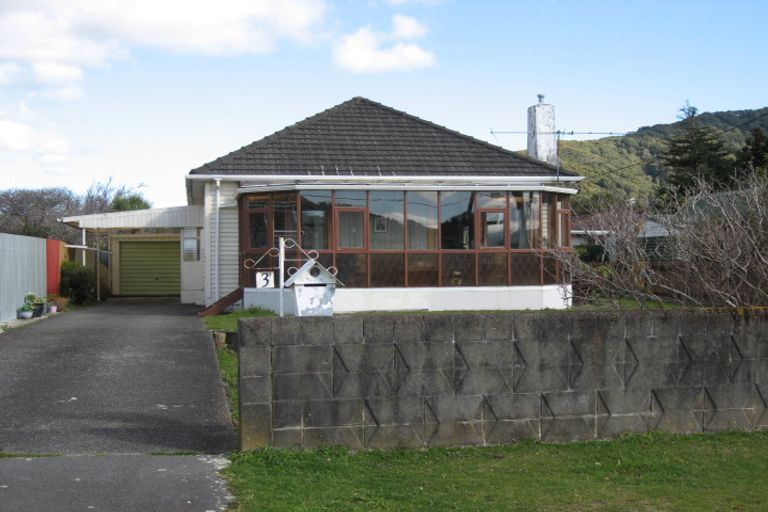 Photo of property in 3 Faulke Avenue, Wainuiomata, Lower Hutt, 5014