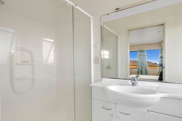 Photo of property in 16 Ironstone Place, Randwick Park, Auckland, 2105