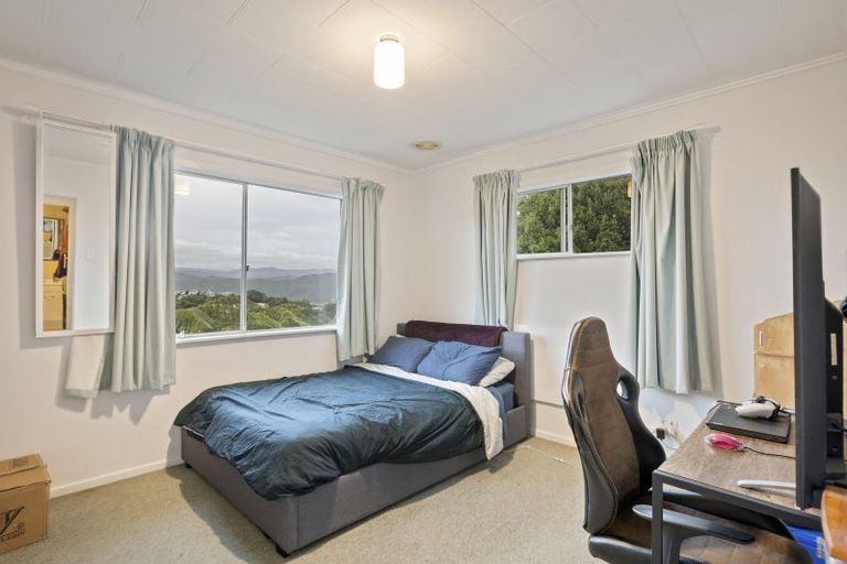 Photo of property in 165 Miromiro Road, Normandale, Lower Hutt, 5010