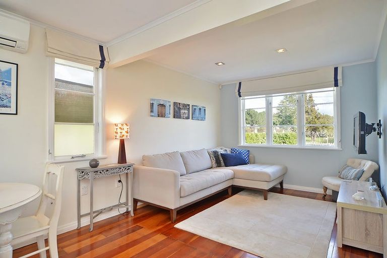 Photo of property in 1a Dublin Street, Martinborough, 5711